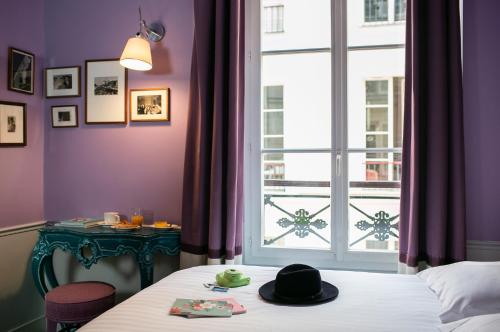 Hotel Crayon - Location and Accessibility