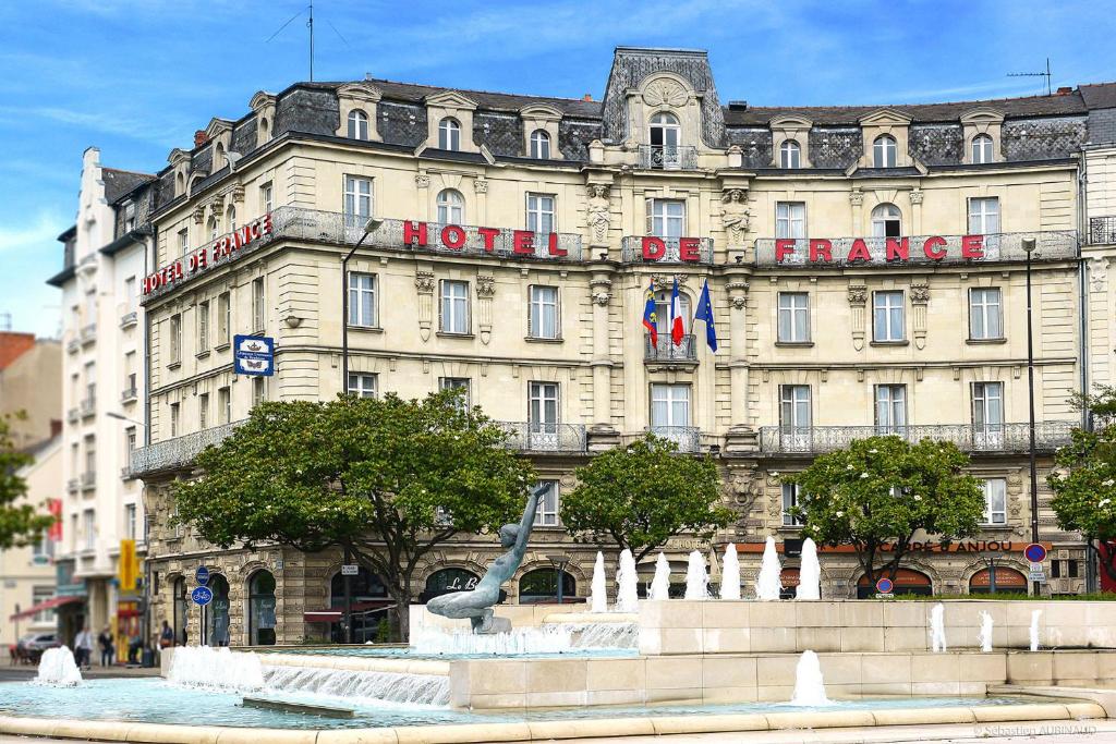 Hotel De France - Location and Accessibility