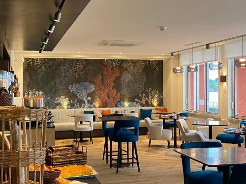 Hotel De La Plage - Saint Jean De Luz - Hotel Overview