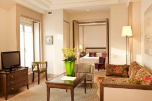 Hotel De L'arcade - Location and Accessibility