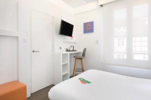 Hotel De L'europe by Happyculture - Location and Accessibility