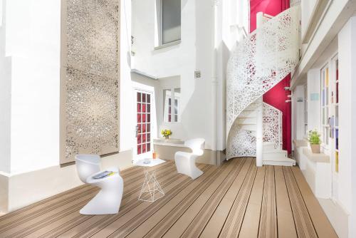 Hotel Eiffel Segur - Room Types and Amenities