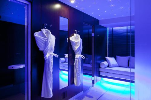 Hotel Etoile Maillot - Overview of Hotel Etoile Maillot