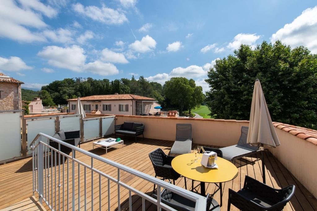 Hotel Golf & Spa Château De La Bégude the Originals Collection - Overview of the Hotel