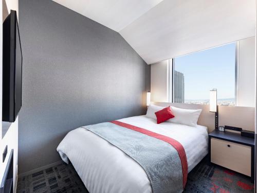 Hotel Hankyu RESPIRE OSAKA - Location and Accessibility