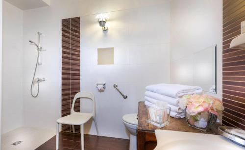 Hotel Jeanne D'arc Le Marais - About the Hotel