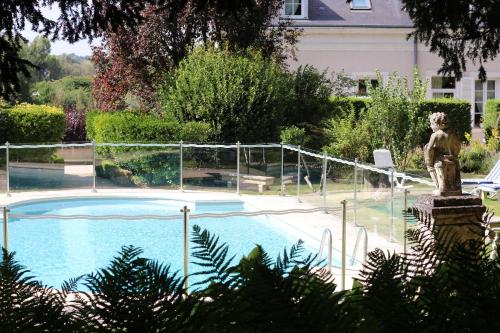 Hotel Le Choiseul - Location and Surroundings
