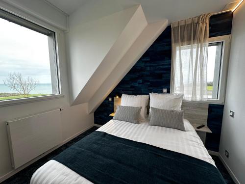 Hotel Le Manoir Du Roselier - Location and Beaches