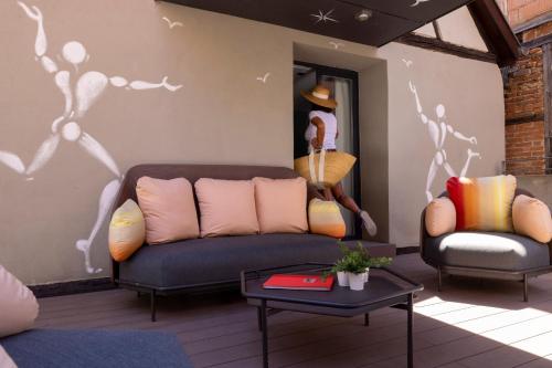 Hotel Le Pavillon 7 - Overview and Location