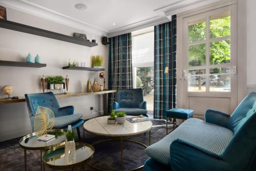 Hotel Le Royal Rive Gauche - Location and Accessibility