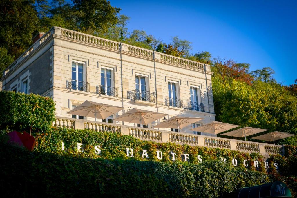 Hotel Les Hautes Roches - Location and Accessibility