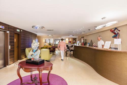 Hotel Les Trois Roses, Meylan Grenoble The Originals Boutique - Overview of Hotel Les Trois Roses