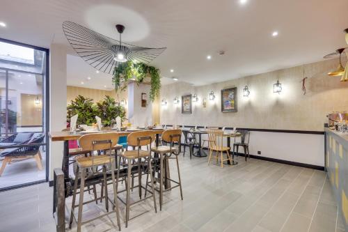 Hotel Lucien & Marinette - Prime Location in Paris