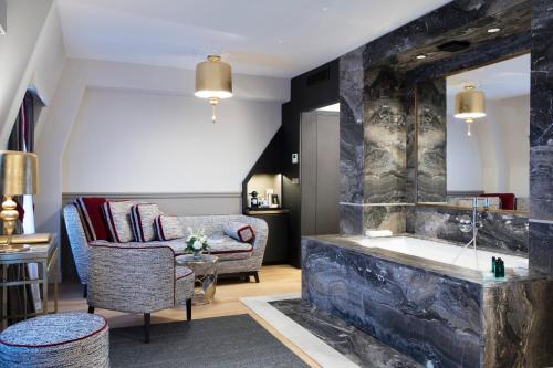 Hotel Lumen Paris Louvre - Room Features and Amenities