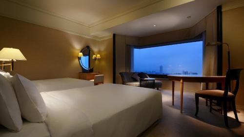 Hotel New Otani Makuhari - Overview and Location