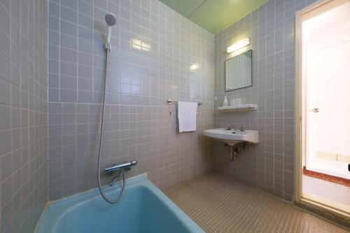 Hotel New Tsuruta - Hotel Overview and Location