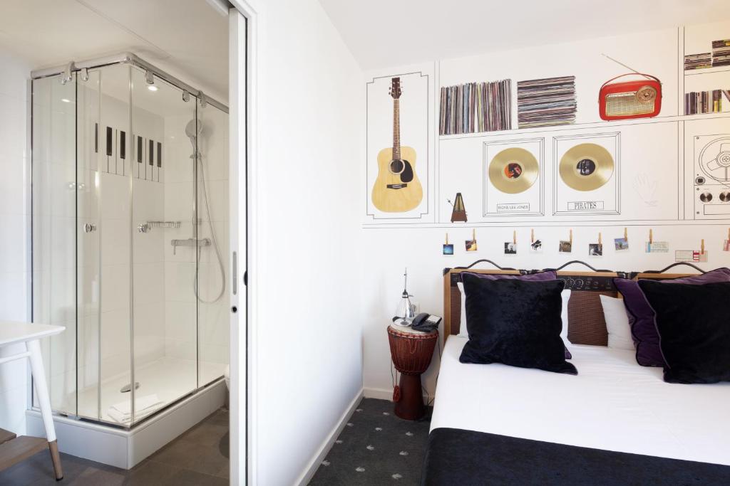 Hotel of the Golden Triangle - Location and Nearby Attractions