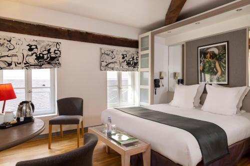 Hotel of the Tennis Court - Overview of Hotel Du Jeu De Paume