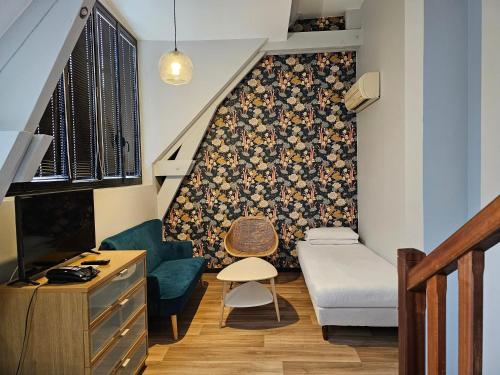 Hotel Paris La Fayette - Location and Transportation