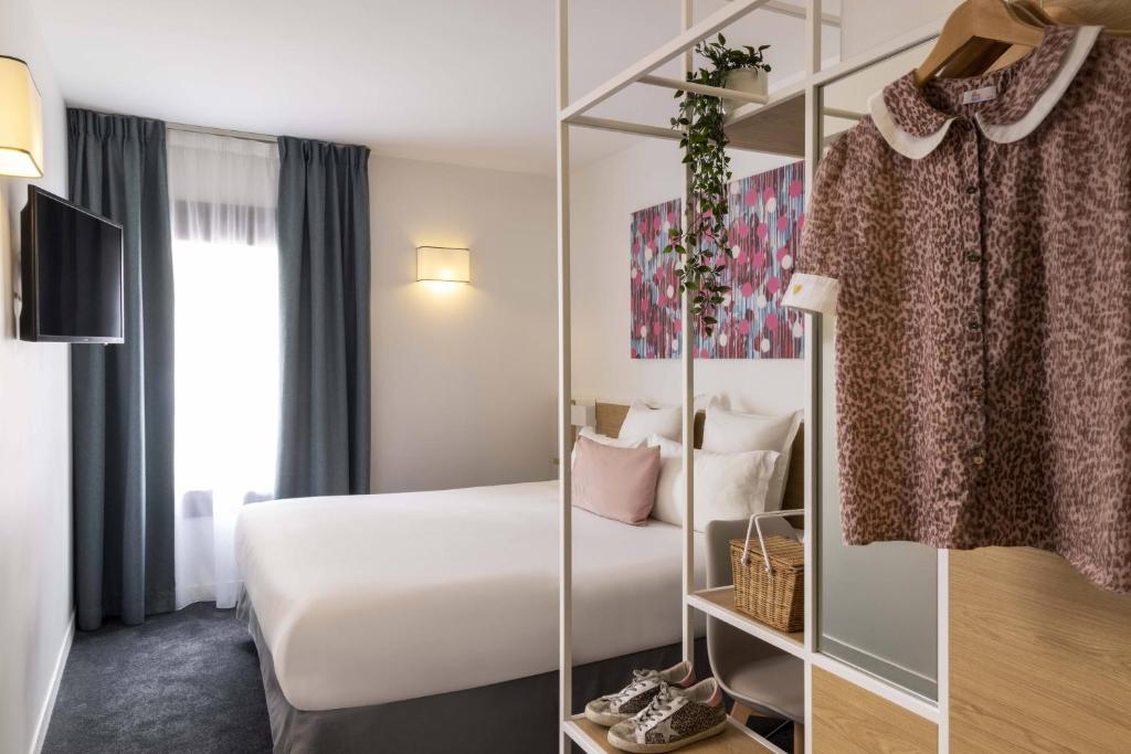 Hotel Paris Louis Blanc - Location and Accessibility