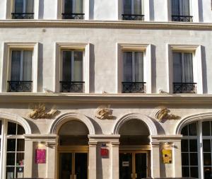 Hotel Pax Opera - Location and Accessibility