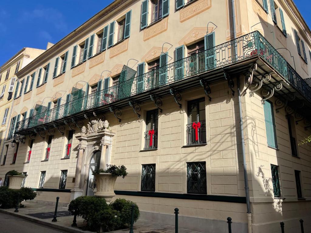 Hotel POZZO DI BORGO - Location and Nearby Attractions