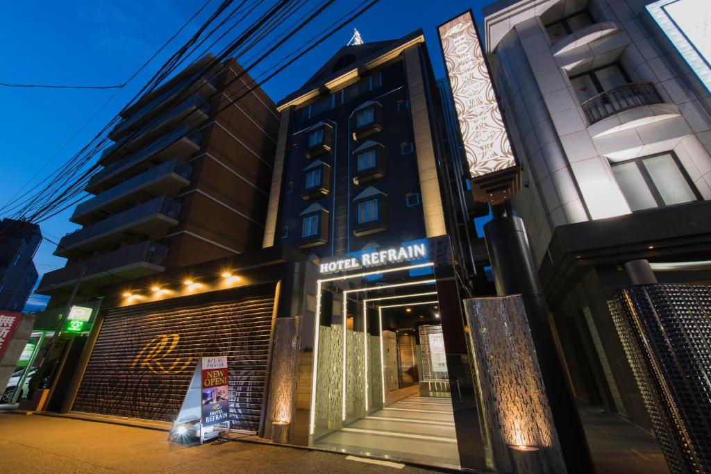 HOTEL REFRAIN - Hotel Overview and Location