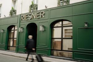 Hotel Riesner - Location and Accessibility