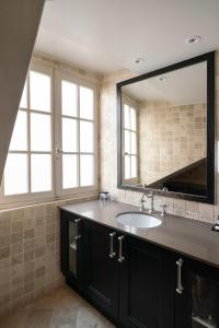 Hotel Saint-Louis Marais - Amenities and Services