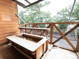 HOTEL SHIRAHAMAKAN - Hotel Overview and Location