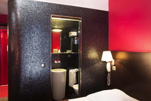 Hotel Sophie Germain - Location and Accessibility