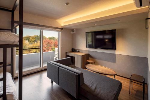 Hotel Ten to Ten - Location and Accessibility