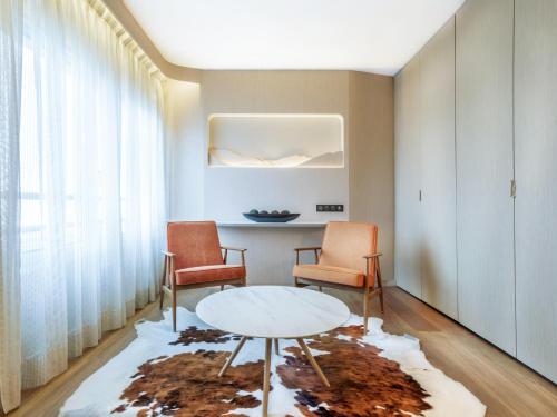 Hotel The Squareness - Location and Accessibility