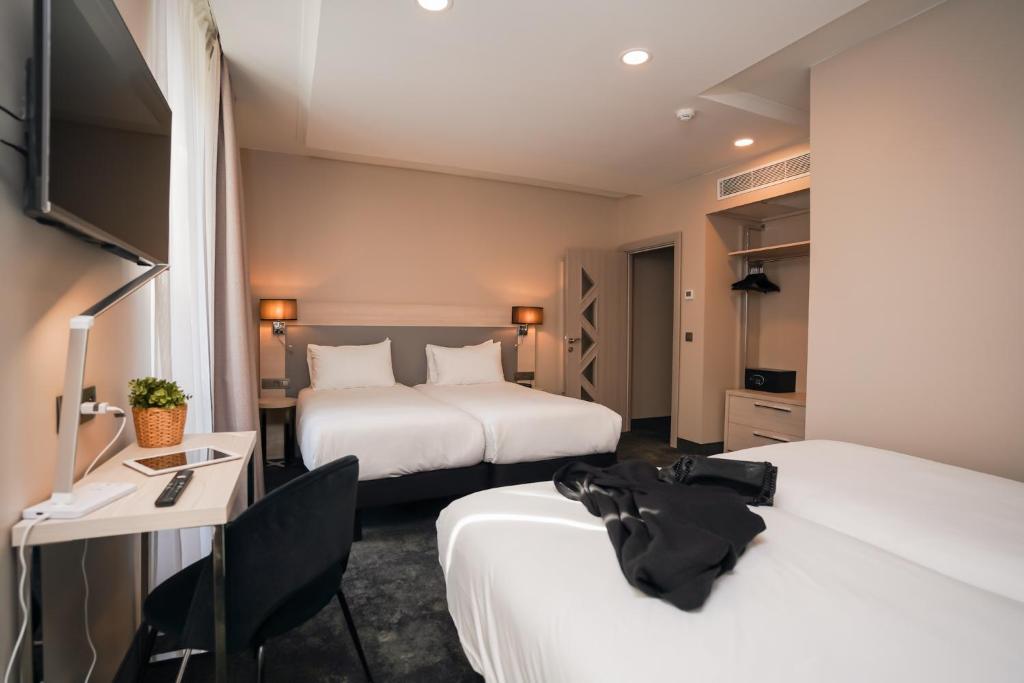 Hotel Univers - Location and Accessibility