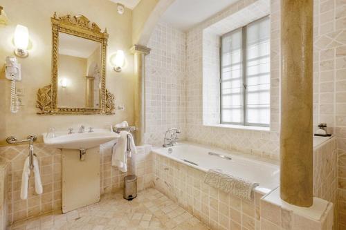 Hotel Villa Catarie - Overview of Hotel Villa Catarie