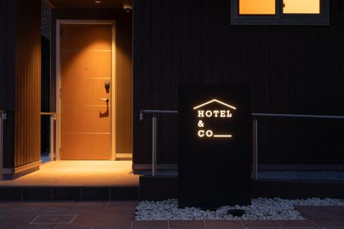 HOTEL&CO Review