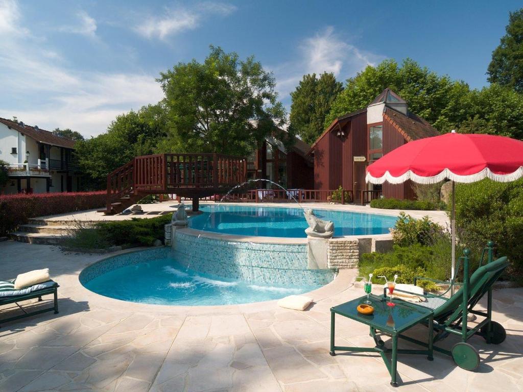 Hôtellerie Du Bas-Bréau - Hotel Overview