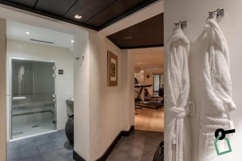 Hotiday Room Collection - Paris Arc De Triomphe - Hotel Overview