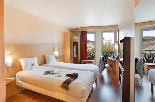 Ibis Etampes - Hotel Overview and Location
