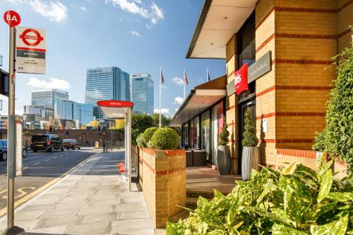 Ibis London Docklands Canary Wharf - Hotel Overview