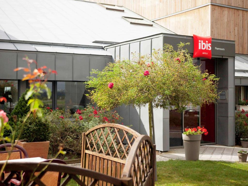 Ibis Nemours - Hotel Location and Accessibility
