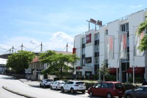 Ibis Saint-Denis Stade Ouest - Hotel Overview