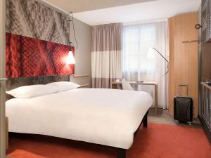 Ibis Saint Germain En Laye Centre - Hotel Location and Accessibility