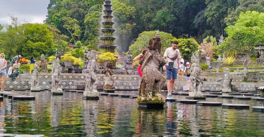 ICONIC GATE OF HEAVEN LEMPUYANG TEMPLE