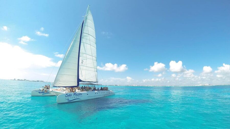 Isla Mujeres: Catamaran Sail to Isla Mujeres From Cancun