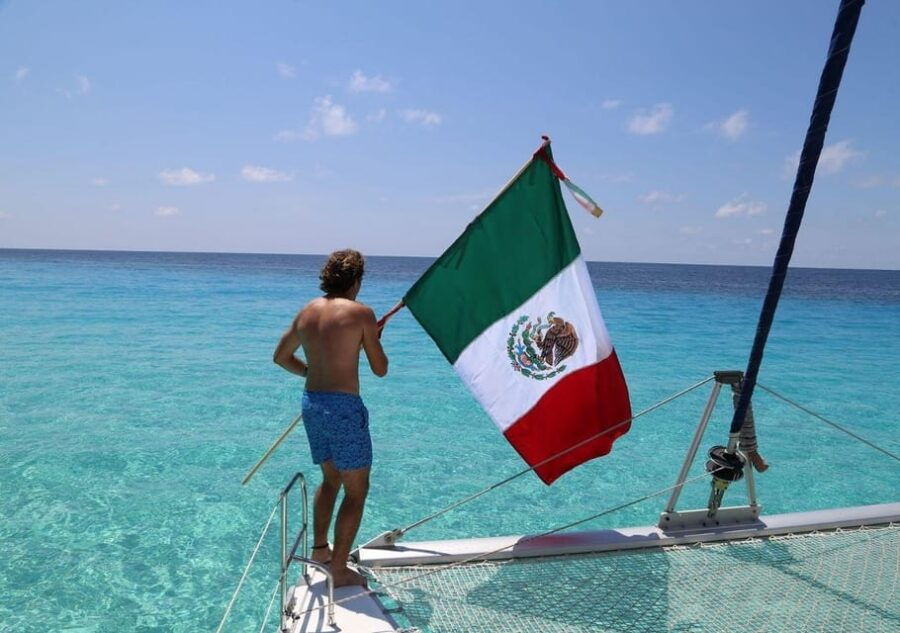 Isla Mujeres: Catamaran Tour, Snorkeling, Buffet, and Open Bar