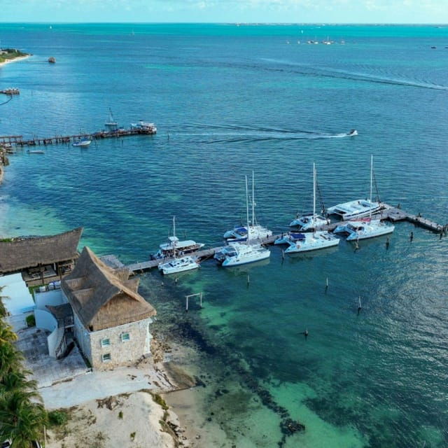 Isla Mujeres: Deluxe Catamaran Tour