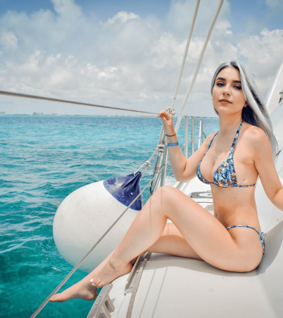 Isla Mujeres:From Cancún Catamaran to Isla Mujeres, Open Bar