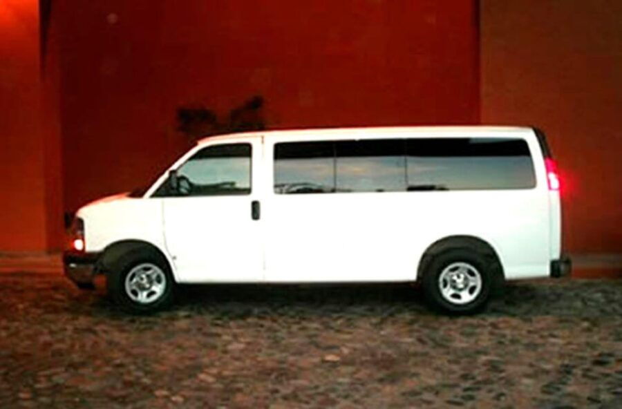 Ixtapa Zihuatanejo: Van Charters