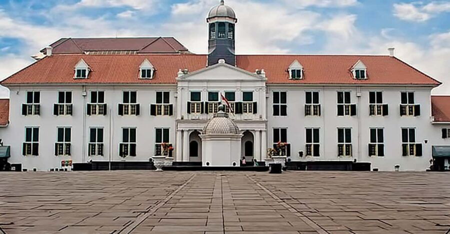 Jakarta City Tour With Local Guide All Languages - Overview of Jakarta City Tour
